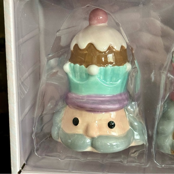 Peppermint & Pine Pastel Nutcrackers Ceramic Christmas Salt & Pepper Shaker Set - Picture 3 of 6